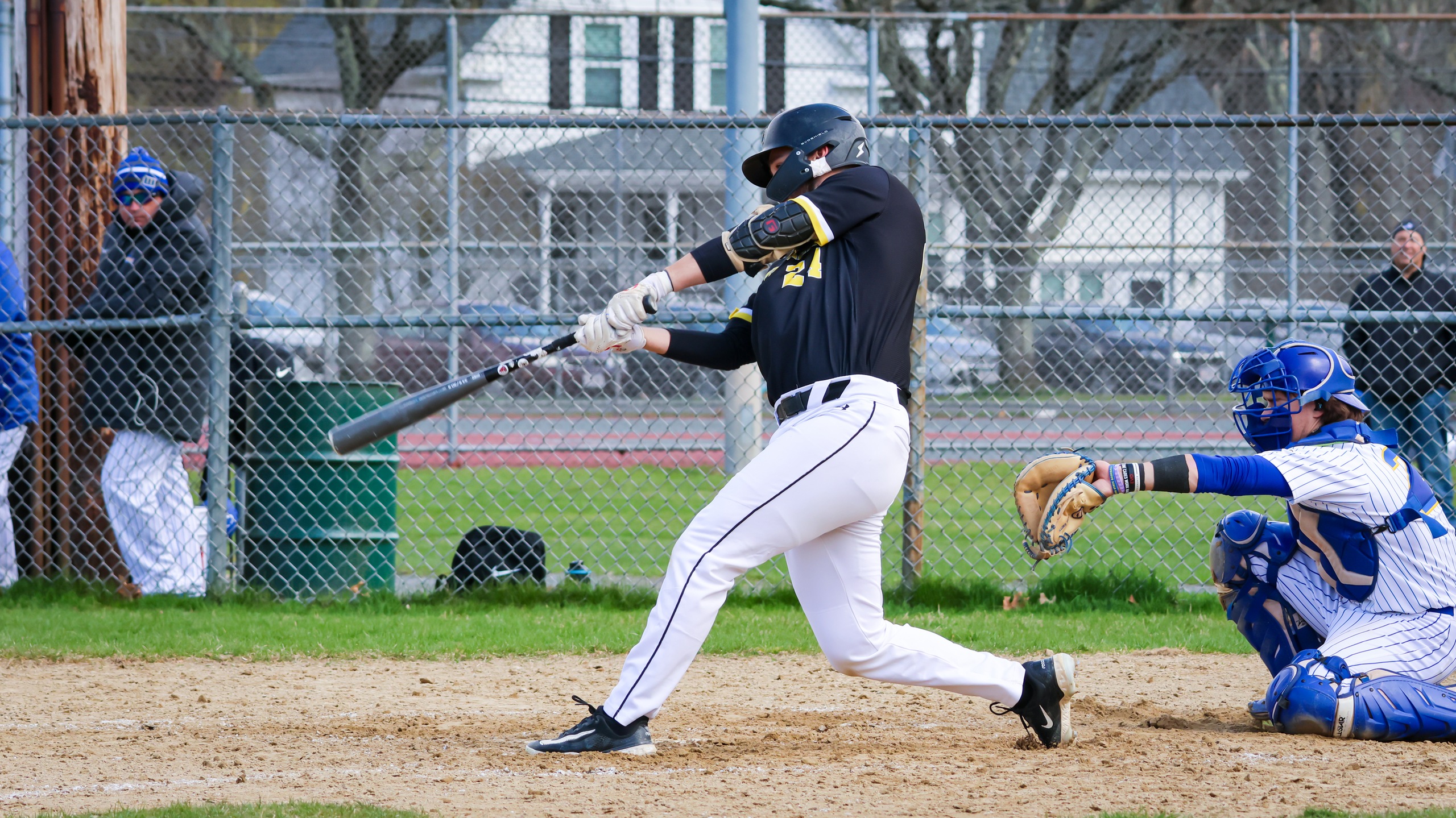 Baseball Sweeps Doubleheader with MCLA