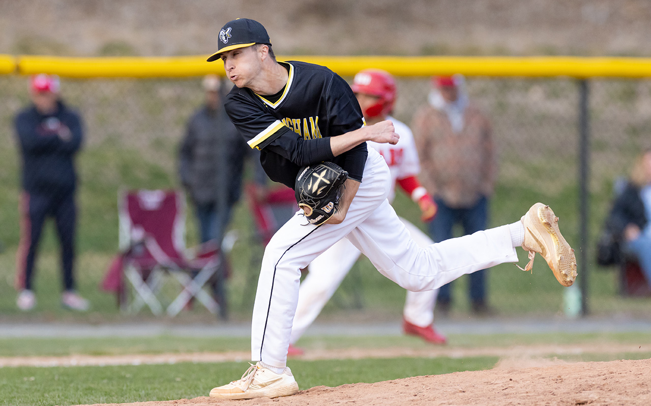Baseball Splits a Pair with Westfield State