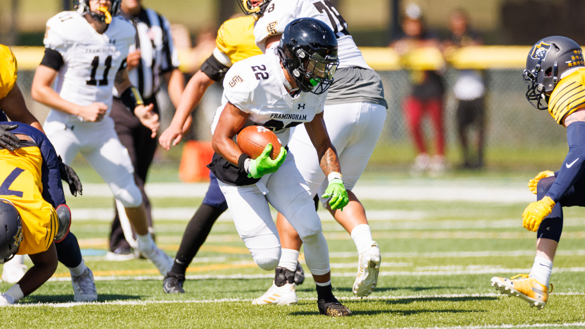 Football Falls to UMass Dartmouth 33-7