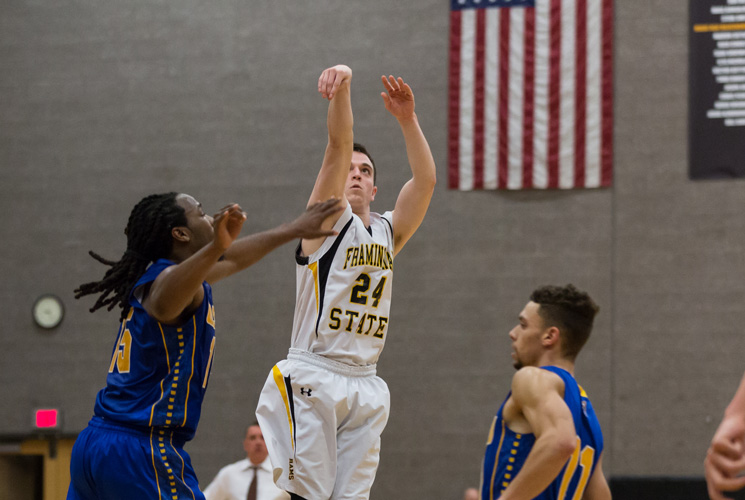 Men's Basketball Falls at Fisher