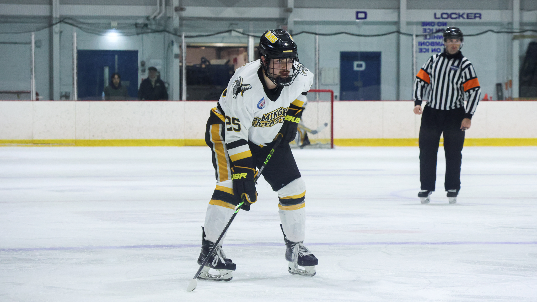 UMass Dartmouth Shoots Past Ice Hockey