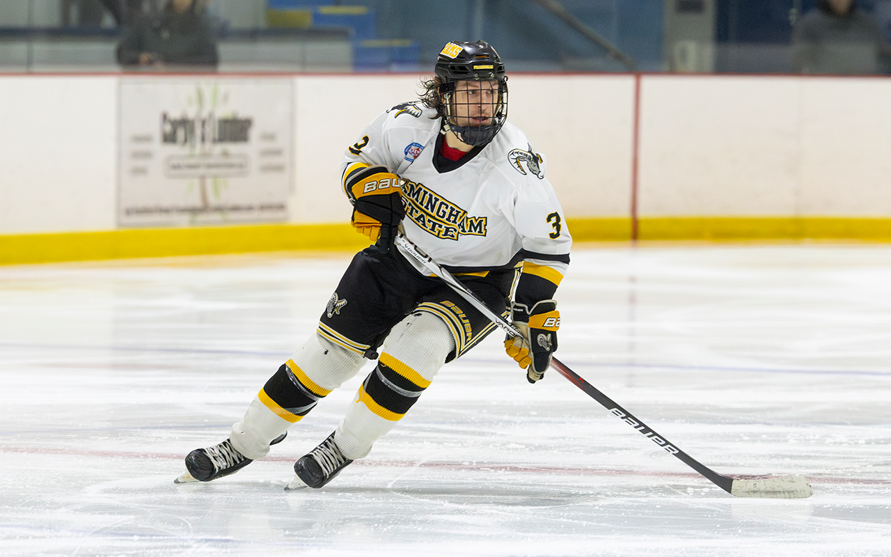 Four Goal Third Propels UMass Dartmouth Past Men&rsquo;s Ice Hockey