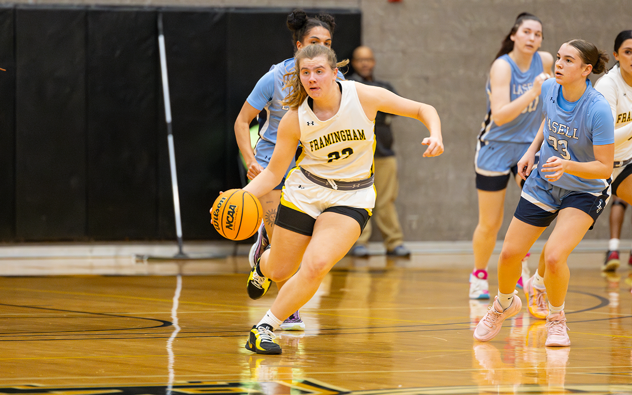 Women's Basketball Uses Second Quarter Run to Defeat Westfield State 86-80