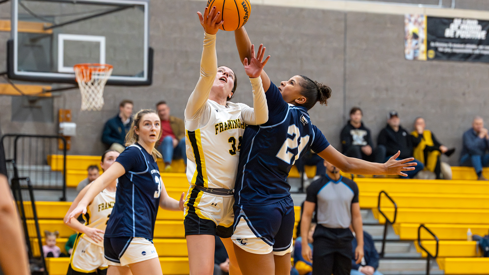 Women's Basketball Rolls Past Trailblazers in 94-35 Victory