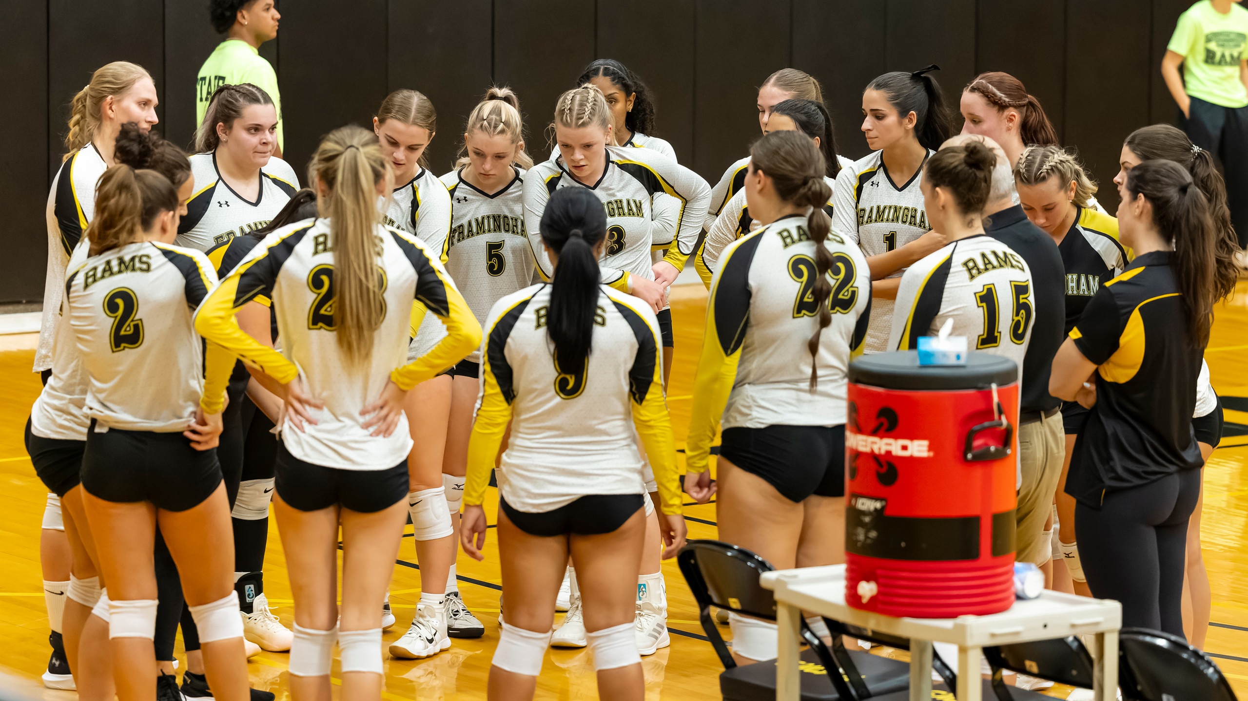 Volleyball Falls to Coast Guard and Wheaton